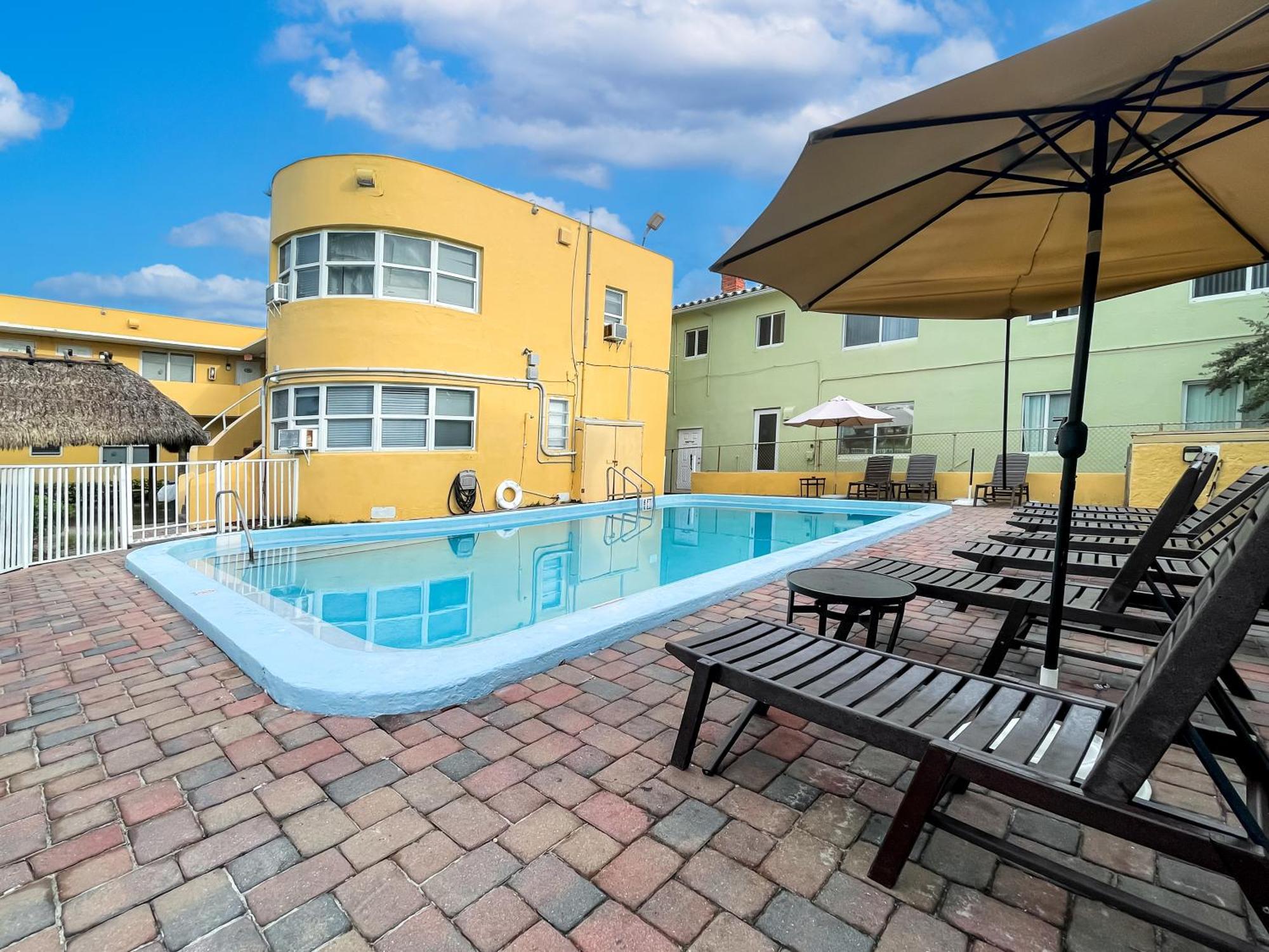 The Oasis Hotel Холивуд Екстериор снимка